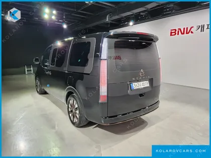 HYUNDAI STARIA LOUNGE 9-SEATER