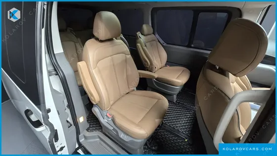 HYUNDAI STARIA 4WD LOUNGE 9-SEATER
