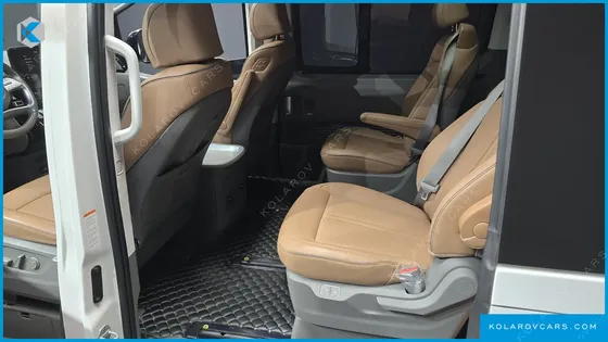 HYUNDAI STARIA 4WD LOUNGE 9-SEATER