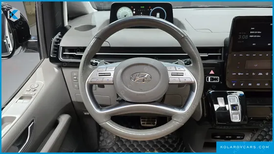 HYUNDAI STARIA 4WD LOUNGE 9-SEATER