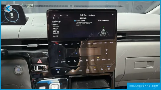 HYUNDAI STARIA 4WD LOUNGE 9-SEATER