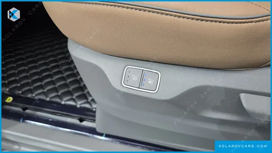 HYUNDAI STARIA 4WD LOUNGE 9-SEATER