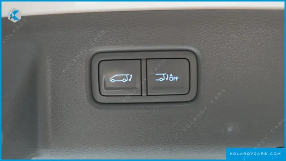 HYUNDAI STARIA 4WD LOUNGE 9-SEATER