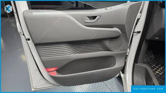 HYUNDAI STARIA 4WD LOUNGE 9-SEATER