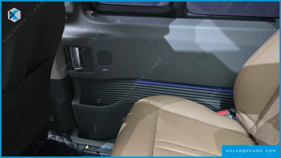 HYUNDAI STARIA 4WD LOUNGE 9-SEATER