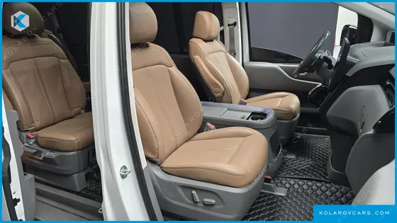 HYUNDAI STARIA 4WD LOUNGE 9-SEATER