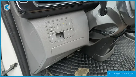 HYUNDAI STARIA 4WD LOUNGE 9-SEATER