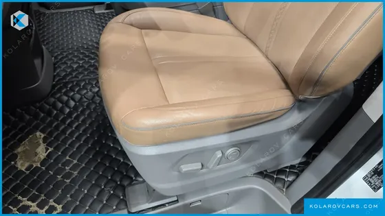 HYUNDAI STARIA 4WD LOUNGE 9-SEATER