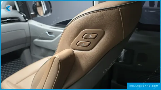 HYUNDAI STARIA 4WD LOUNGE 9-SEATER