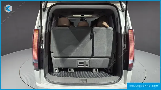 HYUNDAI STARIA 4WD LOUNGE 9-SEATER