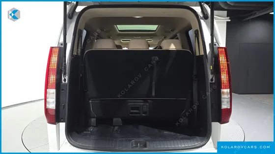 HYUNDAI STARIA TOURER 11-SEATER