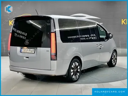 HYUNDAI STARIA 4WD LOUNGE 9-SEATER
