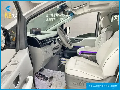 HYUNDAI STARIA 4WD LOUNGE 9-SEATER