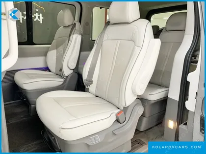 HYUNDAI STARIA 4WD LOUNGE 9-SEATER
