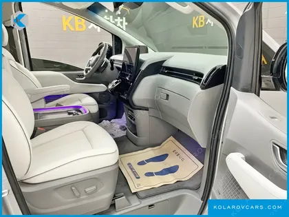 HYUNDAI STARIA 4WD LOUNGE 9-SEATER
