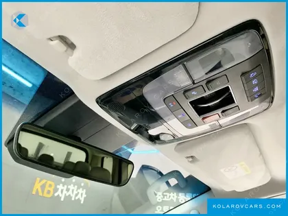 HYUNDAI STARIA 4WD LOUNGE 9-SEATER