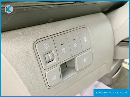 HYUNDAI STARIA 4WD LOUNGE 9-SEATER