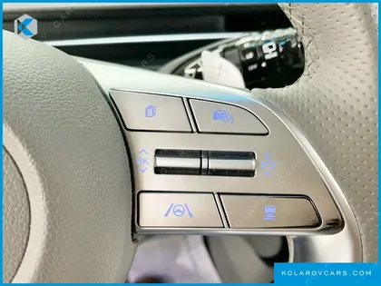HYUNDAI STARIA 4WD LOUNGE 9-SEATER