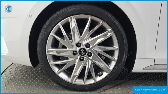 HYUNDAI GRANDEUR 3.3