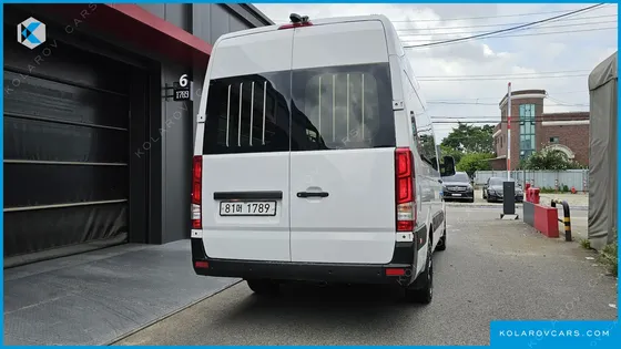 HYUNDAI SOLATI 3-SEATER VAN