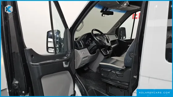 HYUNDAI SOLATI 3-SEATER VAN
