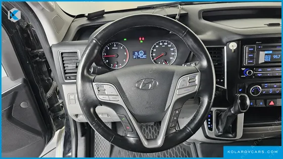 HYUNDAI SOLATI 3-SEATER VAN