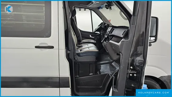 HYUNDAI SOLATI 3-SEATER VAN