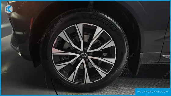 VOLVO XC60 B5 ULTRA BRIGHT