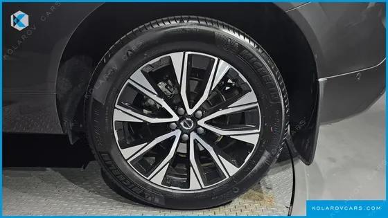 VOLVO XC60 B5 ULTRA BRIGHT