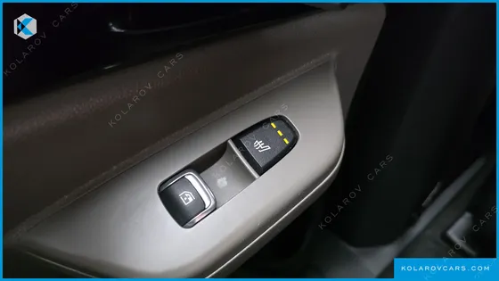 KIA CARNIVAL 9-SEATER SIGNATURE