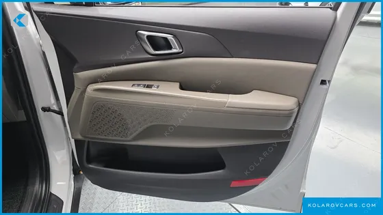 KIA CARNIVAL 9-SEATER NOBLESSE