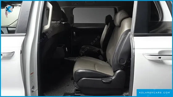 KIA CARNIVAL 9-SEATER PRESTIGE