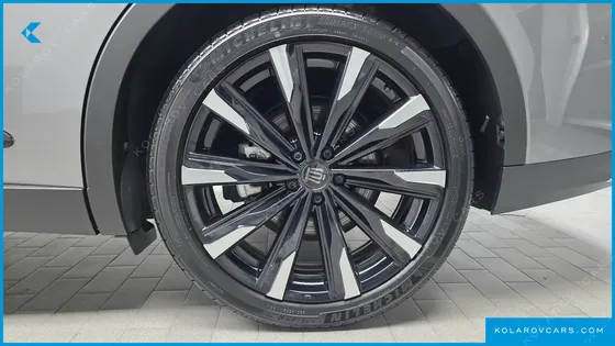 TOYOTA CROWN 2.4 4WD DUAL BOOST HYBRID