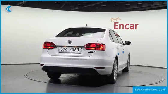 VOLKSWAGEN JETTA 1.6 TDI BLUE MOTION