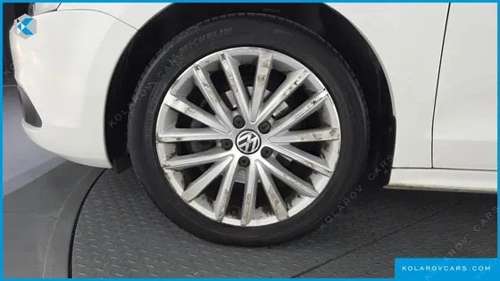 VOLKSWAGEN JETTA 1.6 TDI BLUE MOTION