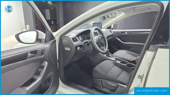 VOLKSWAGEN JETTA 1.6 TDI BLUE MOTION