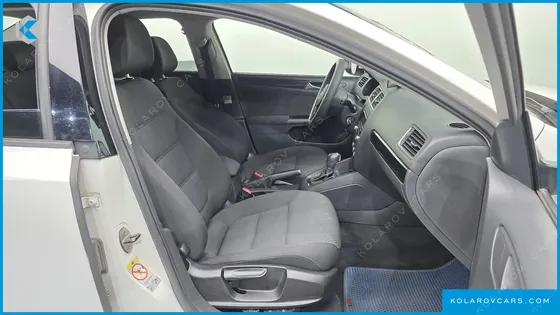 VOLKSWAGEN JETTA 1.6 TDI BLUE MOTION