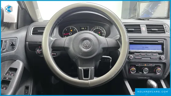 VOLKSWAGEN JETTA 1.6 TDI BLUE MOTION