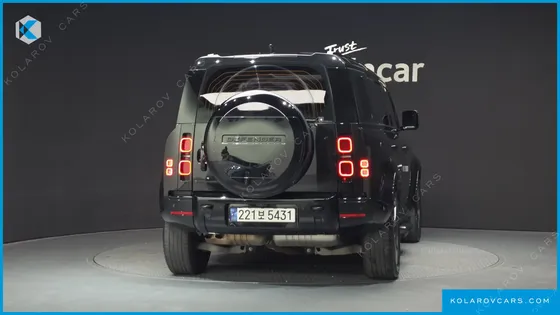 LAND ROVER DEFENDER 110 D300 X-DYNAMIC HSE