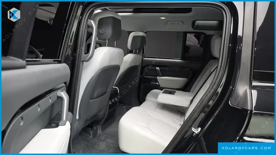 LAND ROVER DEFENDER 110 D300 X-DYNAMIC HSE