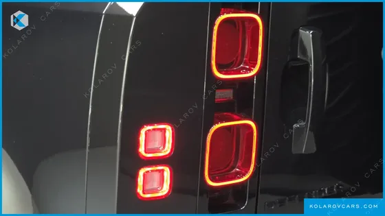 LAND ROVER DEFENDER 110 D300 X-DYNAMIC HSE