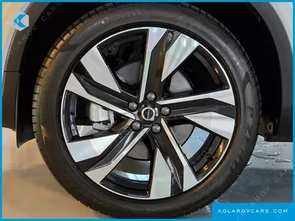 VOLVO XC40 B4 ULTRA DARK