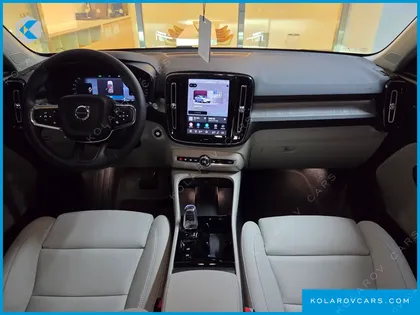 VOLVO XC40 B4 ULTRA DARK