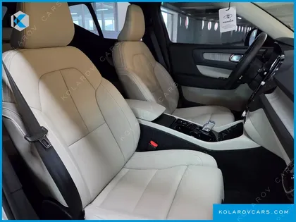 VOLVO XC40 B4 ULTRA DARK