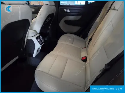 VOLVO XC40 B4 ULTRA DARK