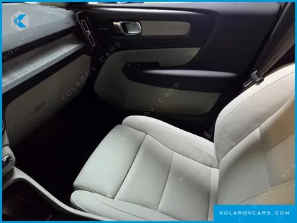 VOLVO XC40 B4 ULTRA DARK