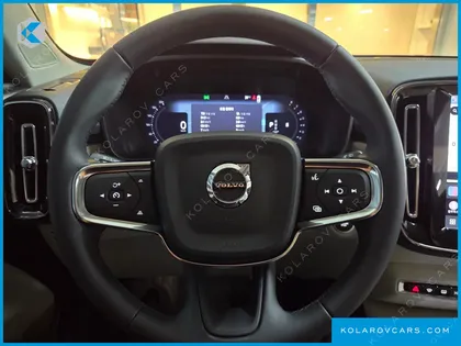 VOLVO XC40 B4 ULTRA DARK