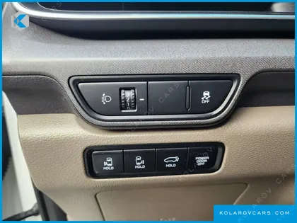 KIA CARNIVAL 9-SEATER NOBLESSE