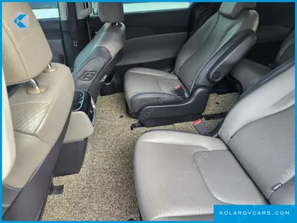 KIA CARNIVAL 9-SEATER NOBLESSE