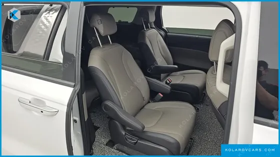 KIA CARNIVAL GASOLINE 9-SEATER NOBLESSE
